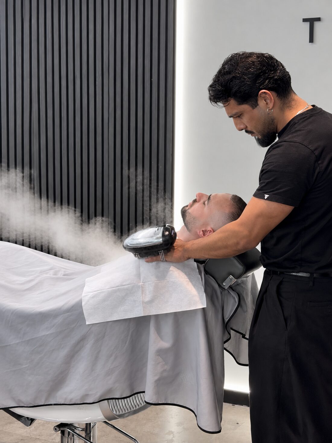 Toalha quente e vapor durante a Experiência True Shape